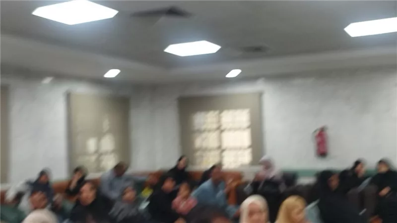 نائب رئيس مركز نجع حمادي يتابع سير العمل بالمركز التكنولوجي لخدمة المواطنين