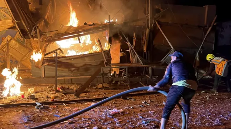 مجزرة جديدة في غزة: 13 شهيدًا بغارات إسرائيلية على مدرسة تؤوي نازحين