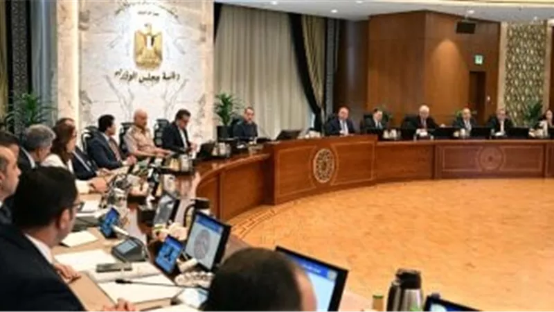نمو الاقتصاد وانخفاض العجز.. 