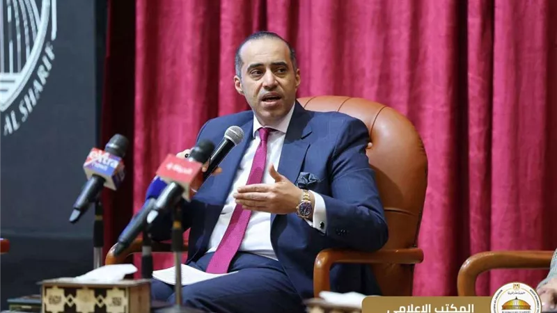 محمود فوزي: الذكاء الاصطناعي يعتمد على تجميع معلومات وعرضها عبر الإنترنت
