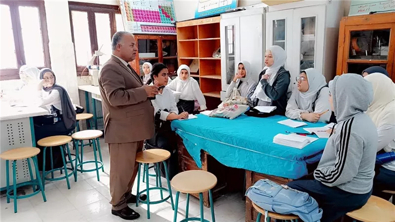 جولة ميدانية لمتابعة مدارس شرق وغرب الفيوم وضرورة تفعيل الأنشطة بالمدارس |صور