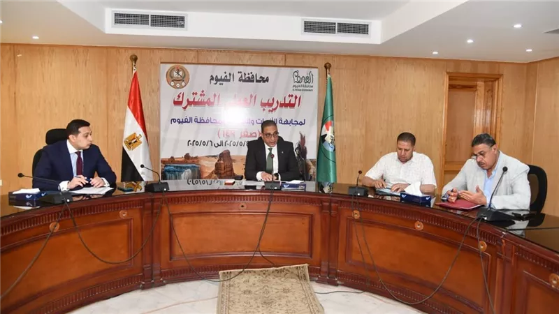 محافظ الفيوم يتابع موقف أراضي الدولة المستردة وآليات استغلالها بالشكل الأمثل