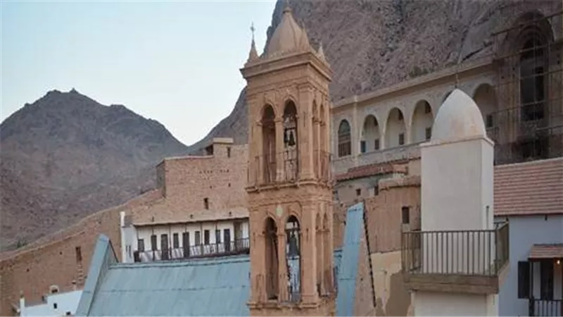 خبير أثري يكشف حقيقة «مشكلة الأراضي» المتعلقة بدير سانت كاترين