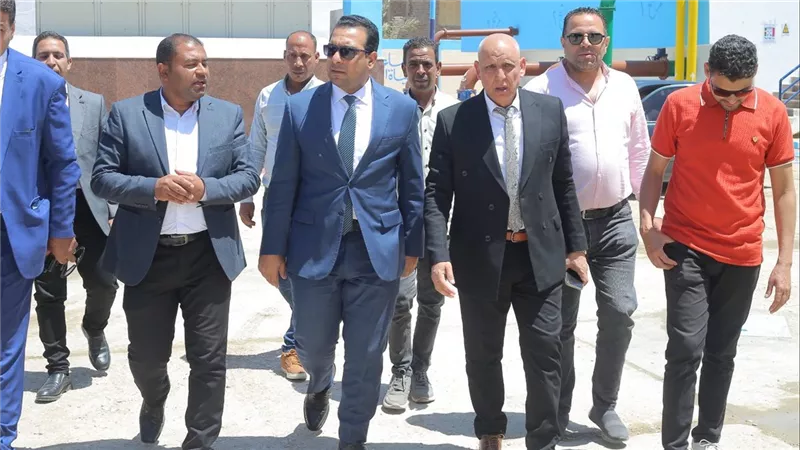 نائب محافظ قنا يشارك في حلقة نقاشية لمواجهة التغيرات المناخية