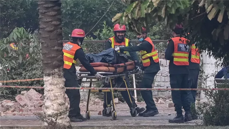 أخطر تصعيد منذ عقدين.. 38 قتيلاً في قصف متبادل بين الهند وباكستان
