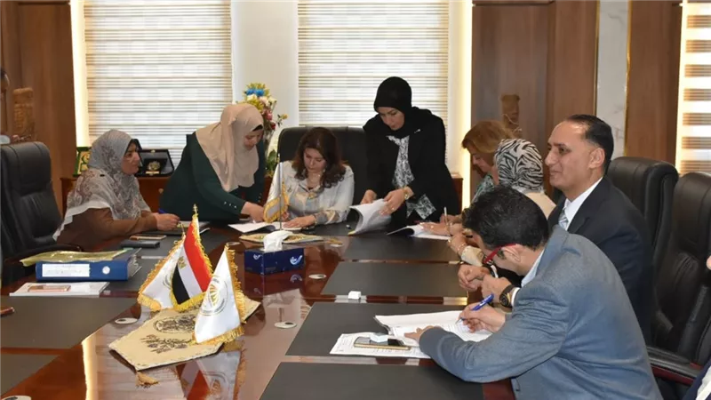 رئيس جامعة مدينة السادات تشهد توقيع عقد تمويل بحثي تنافسى