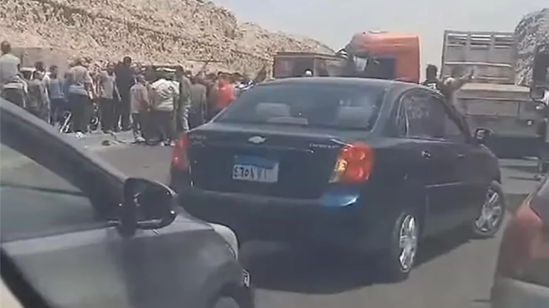 مصرع شخصين في حادث تصادم سيارة نقل وأخرى ملاكي بطريق الأوتوستراد