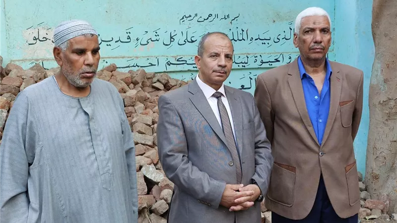 ثلاثة محافظين ومحطة متوقفة.. الصرف الصحي يغرق مقابر قلفاو بسوهاج |صور 