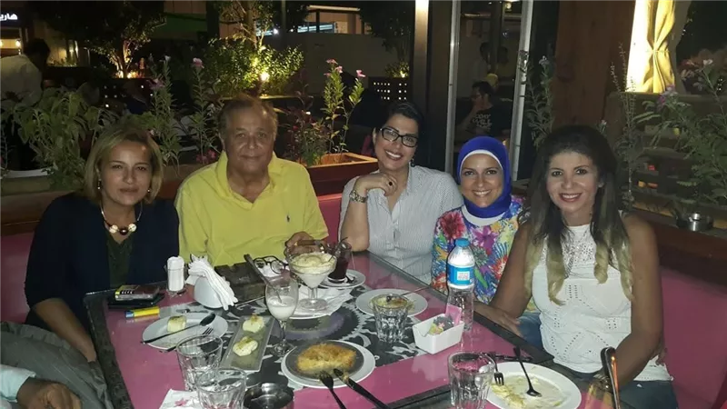 دعاء فاروق تساند بوسي شلبي بصورة تجمعهم بالراحل محمود عبدالعزيز 