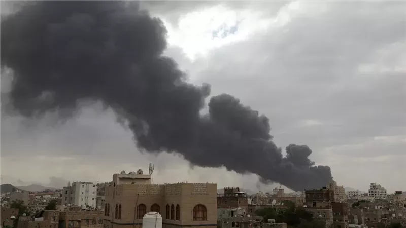 خبير سياسي: الضربات الأمريكية كبدت الحوثيين خسائر اقتصادية وعسكرية فادحة