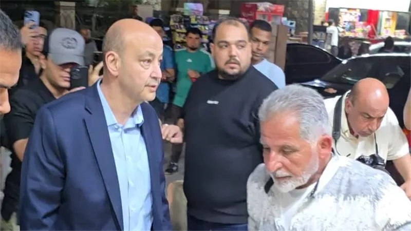 عمرو أديب وأشرف زكي في عزاء حماة محمد السبكي بمسجد الحامدية الشاذلية(صور)