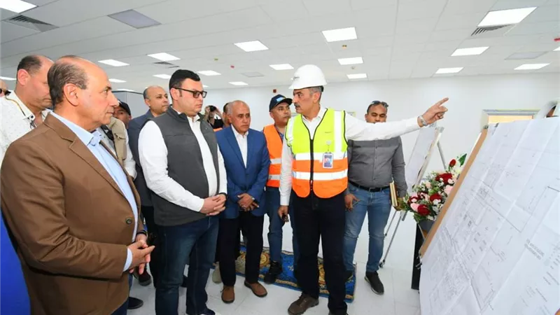 وزير الإسكان يتفقد أعمال الطرق ومحطات الكهرباء بسانت كاترين 