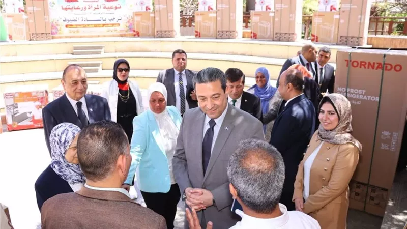 توزيع أجهزة كهربية على العرائس في احتفالات العيد القومي لمحافظة دمياط |صور