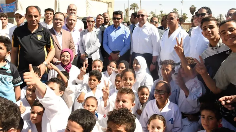 وزير الشباب والرياضة يفتتح حمام سباحة نصف أولمبي وملعب خماسي ببني سويف