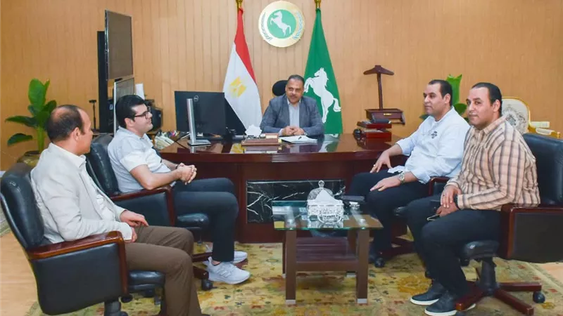 محافظ الشرقية يبحث مع نواب البرلمان مشاكل المواطنين لحلها 