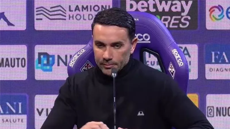 قبل مواجهة  بيتيس في دوري المؤتمر الأوروبي .. فيورنتينا يكافئ مدربه بالادينو
