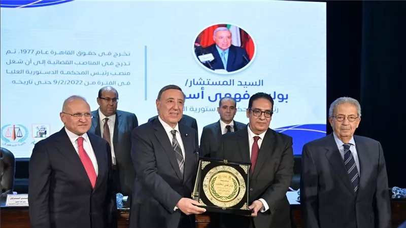 عبدالصادق: جامعة القاهرة الحاضنة الأولى لتشكيل العقل القانوني المصرى 