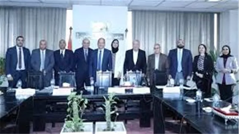 جمعية رجال الأعمال تبحث مستقبل الطاقة في مصر مع خبراء القطاع