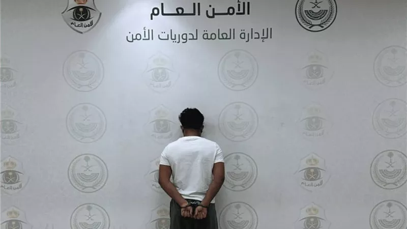 غرامة 100 ألف ريال لمواطن مصري نقل 22 مخالفًا إلى مكة بحافلة