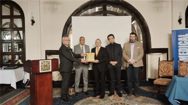 تكريم الأطباء أبناء محافظة الفيوم فى مؤتمر مناظير الكبد والجهاز الهضمى
