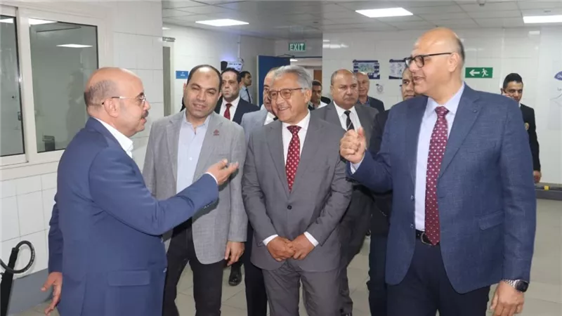 محافظ القليوبية يستقبل وفد الإدارة المحلية بمجلس النواب لتفقد مستشفى الناس