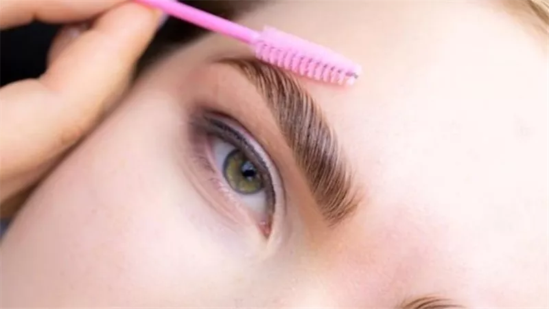 زراعة شعر الحاجبين.. حل دائم لتكثيف الحواجب واستعادة جمالها الطبيعي