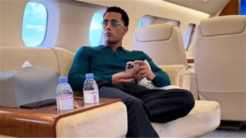 معظم حياتي في السحاب .. محمد رمضان يشارك جمهوره بصور من كواليس أعماله الأخيرة