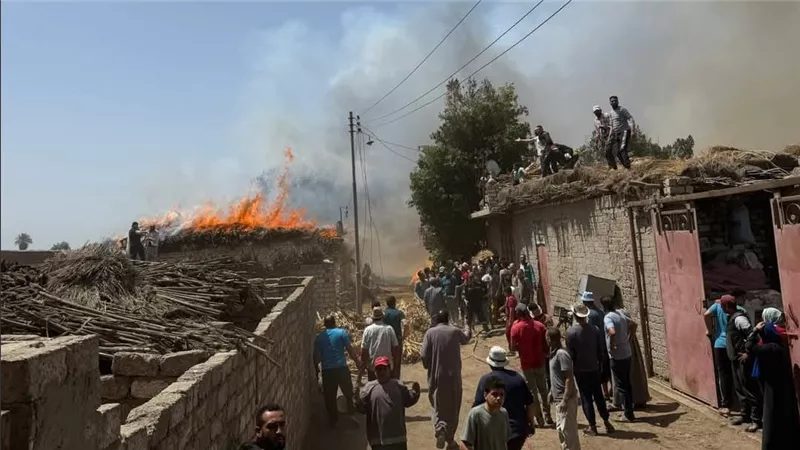 السيطرة على حريق ضخم بمزرعة مواشي وشونة كتان بسمنود.. وخسائر فادحة