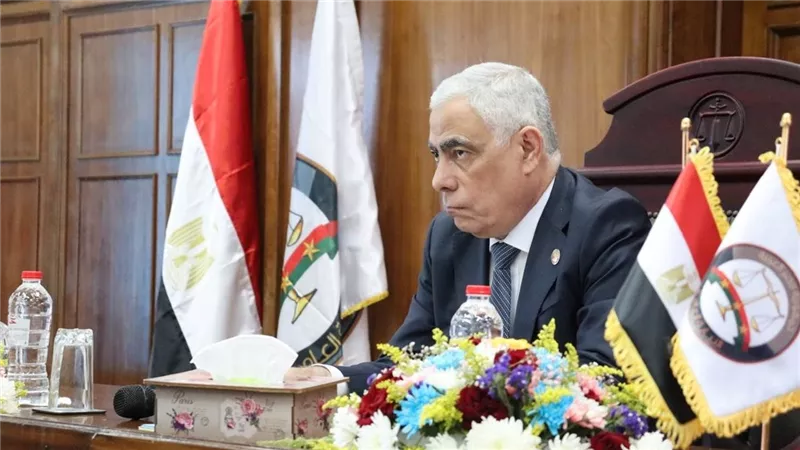 النائب العام يوافق على رفع اسم علاء عبد الفتاح من قوائم الممنوعين من السفر