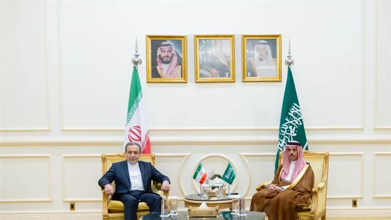 وزير الخارجية السعودي يناقش مع نظيره الإيراني التطورات الإقليمية