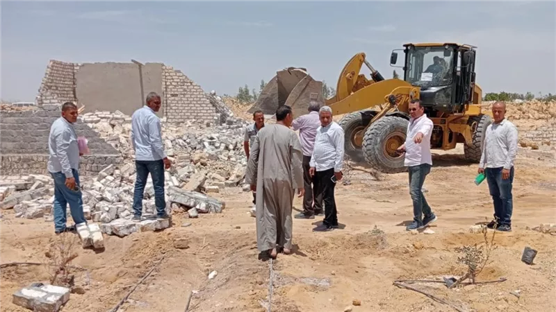 رئيس مدينة طامية يقود حملة مكبرة لإزالة التعديات على املاك الدولة بالعزيزية  