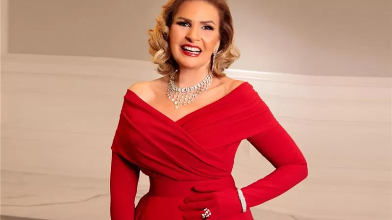 يسرا تفاجئ جمهورها أثناء عرض 