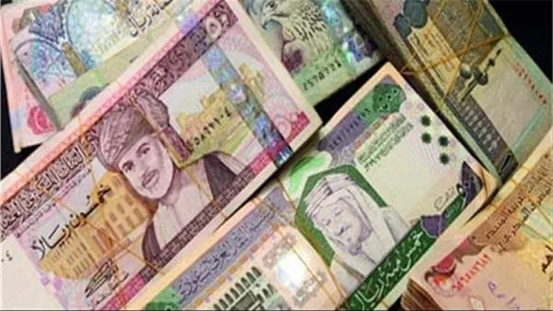 استقرار طفيف في أسعار العملات العربية أمام الجنيه المصري في تعاملات اليوم