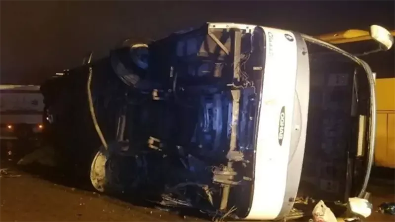 كارثة في سريلانكا.. حادث حافلة يودي بحياة 15 حاجًا ويصيب العشرات