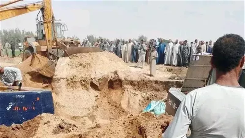 كانوا بيحفروا في الرمل.. شهود عيان يروون تفاصيل انهيار بئر على 7 عمال بالمنيا