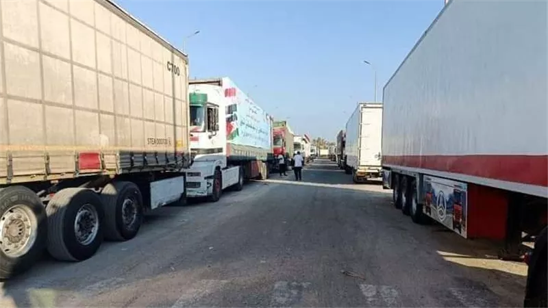 الأونروا: آلاف الشاحنات الإغاثية تنتظرالسماح بدخول غزة وسط كارثة إنسانية  