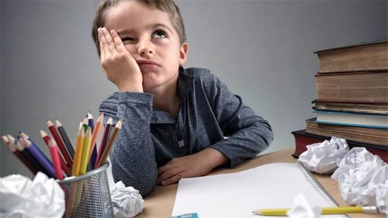  7 أشياء غير متوقعة تؤثر على دراسة أطفالك.. منها وضعية الجلوس