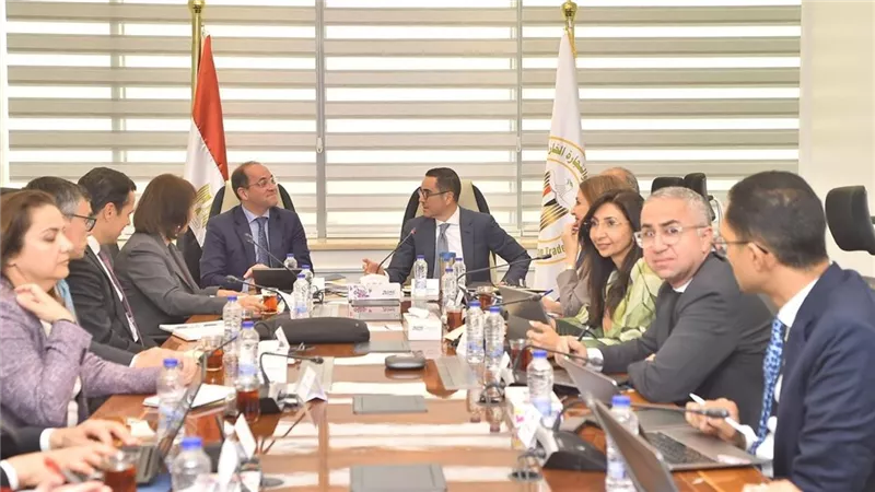 إطلاق منصة رقمية موحدة وتبسيط الإجراءات أبرز محاور لقاء وزيرا الاستثمار 