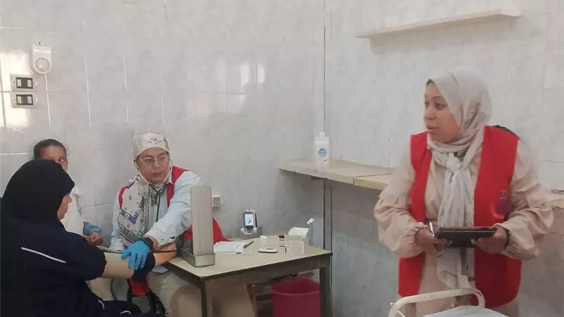 مبادرات رئاسية: قافلة طبية للتوعية بالكشف المبكر عن الأمراض المزمنة في السويس