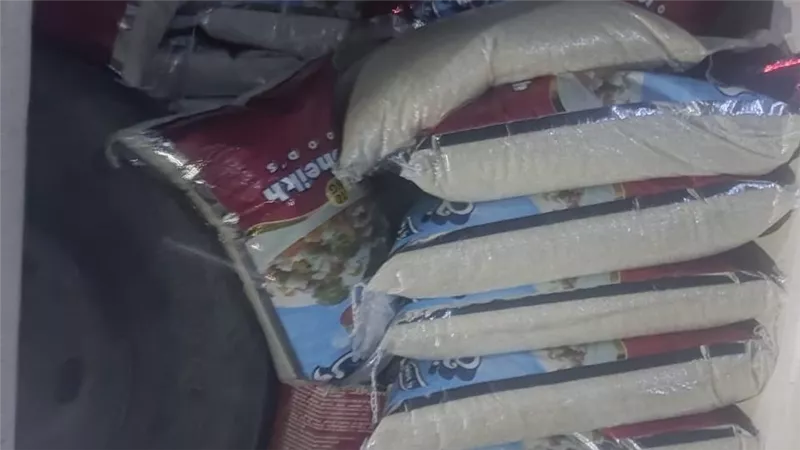 تموين الفيوم يضبط 8 أطنان أرز دون بيانات ومئات السلع منتهية الصلاحية