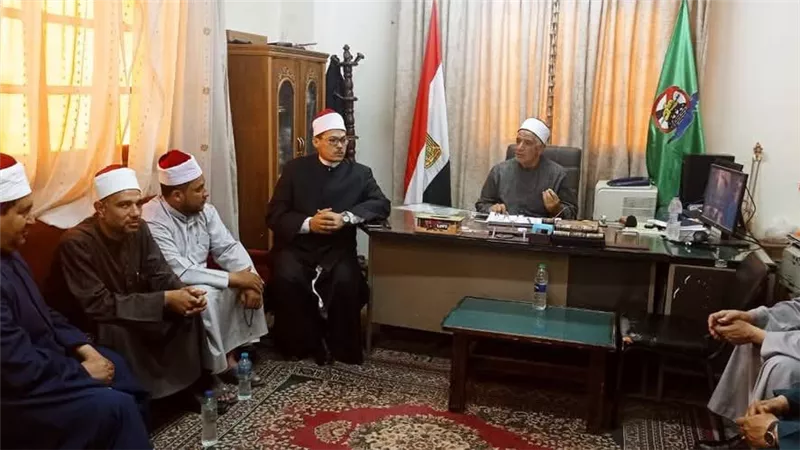 وكيل أوقاف الفيوم يجتمع بالمفتشين ومديري إدارات أبشواي والعجميين
