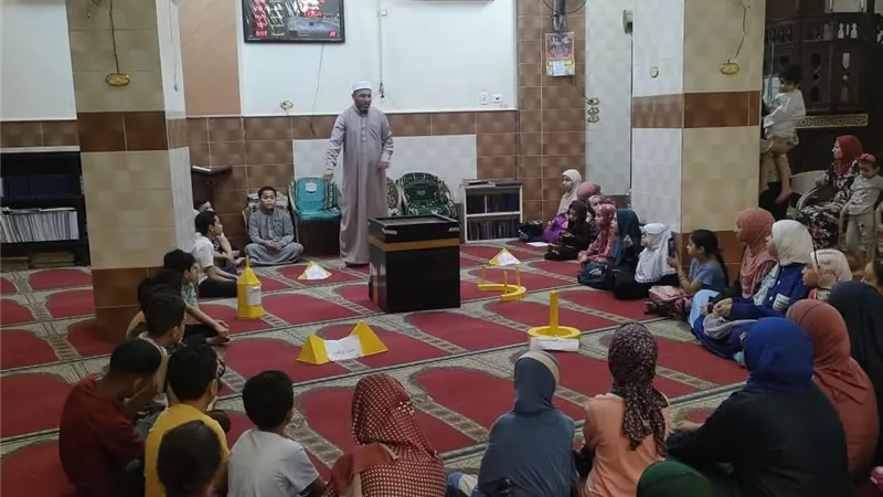 رحلة إلى مكة بقلوبٍ صغيرة أطفال مسجد حراء بالوليدية يعيشون مناسك الحج على الما