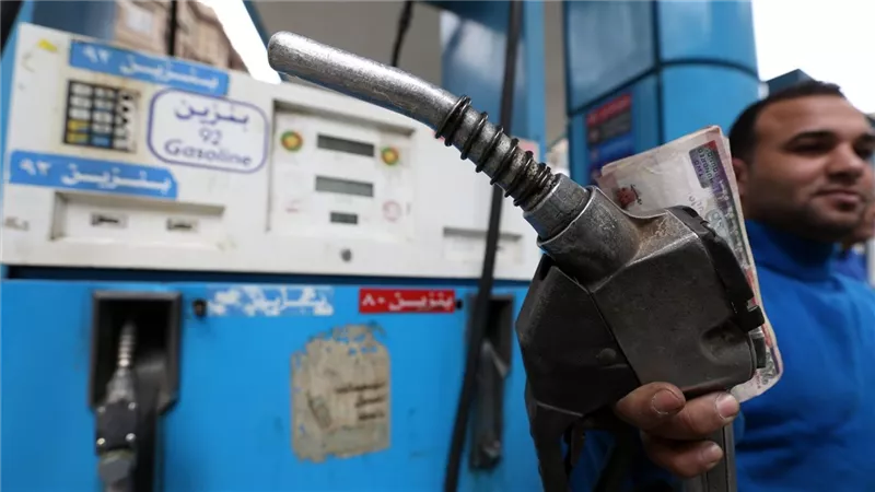 تبخر البنزين.. هل يقل الوقود في السيارة وهي مركونة؟