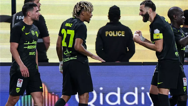 الاتحاد يقترب من اللقب .. ثلاثية نظيفة تضعه في صدارة الدوري السعودي