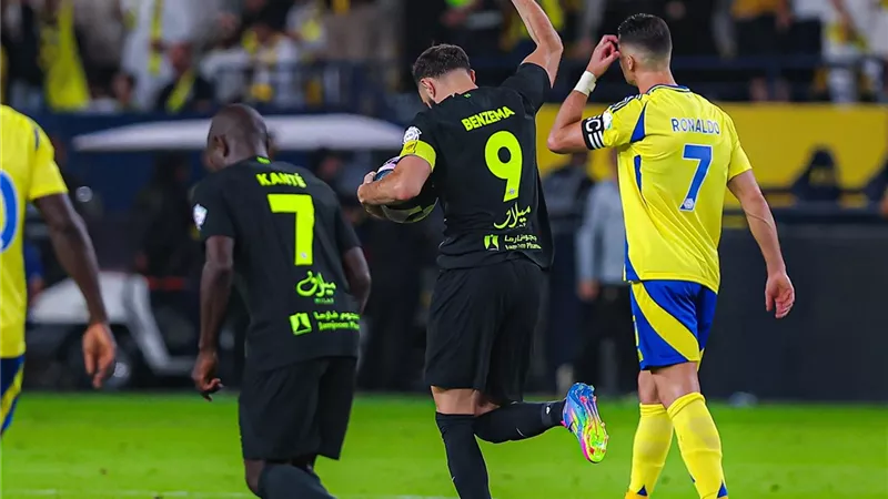 بنزيما يقترب من رونالدو.. صراع الهدافين ناري في الدوري السعودي