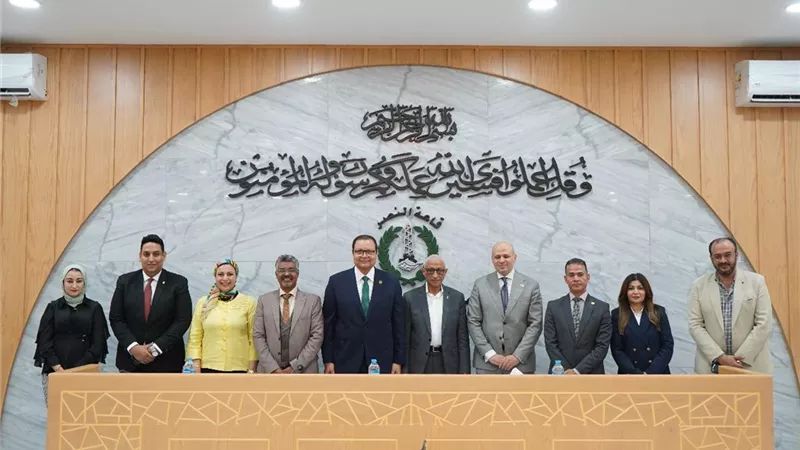 رئيس الاعتماد والرقابة الصحية يبحث استعداد محافظة شمال سيناء للتأمين الشامل