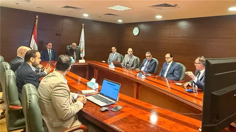 رئيس هيئة النيابة الإدارية يشهد عرضا توضيحيا للبوابة الرقمية