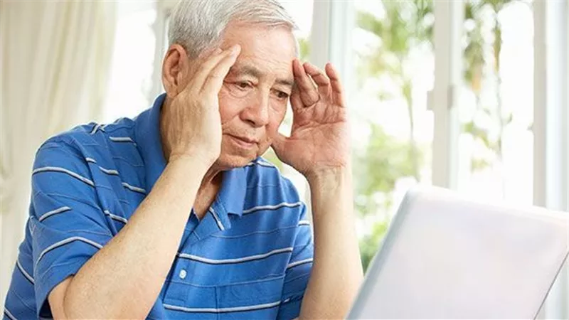 دراسة حديثة: فحص دم بسيط يقود لاكتشاف مرض الزهايمر مبكرًا