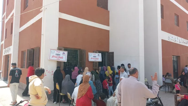 قافلة طبية للمتضررين من الأمطار في قرية الوسطاني في محافظة دمياط 