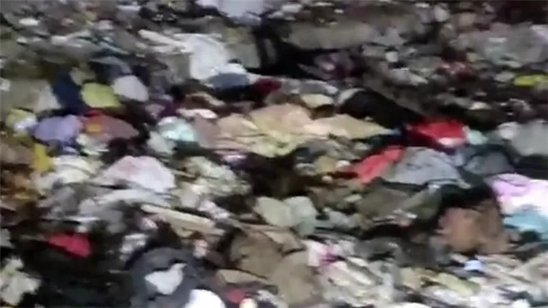 أهالي الحناوي بالزقازيق يشكون تراكم القمامة بشارع العشرين ويطالبون بتدخل عاجل